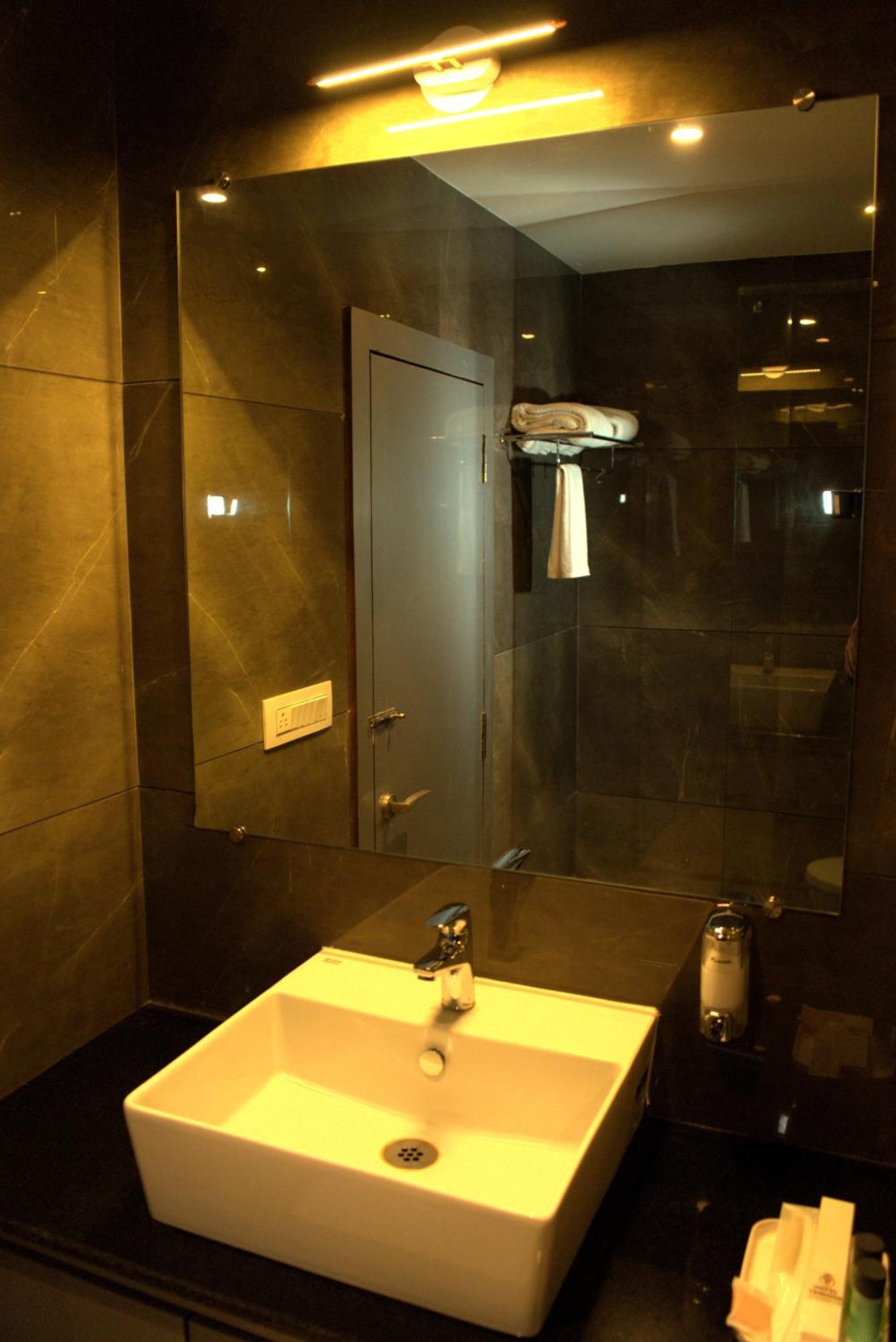 Hotel Tanisha Kishanganj المظهر الخارجي الصورة